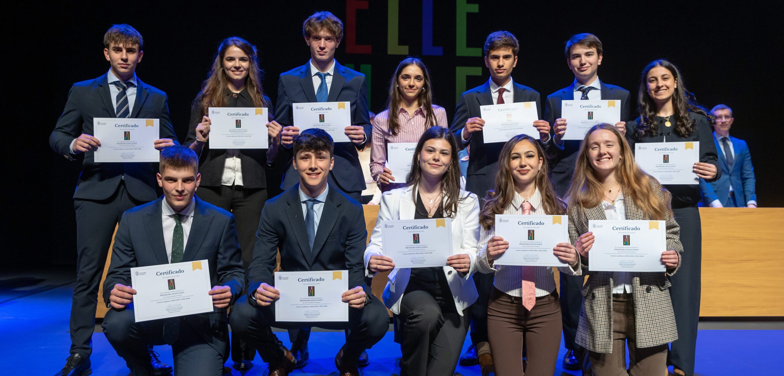 alumnos con diplomas excellence